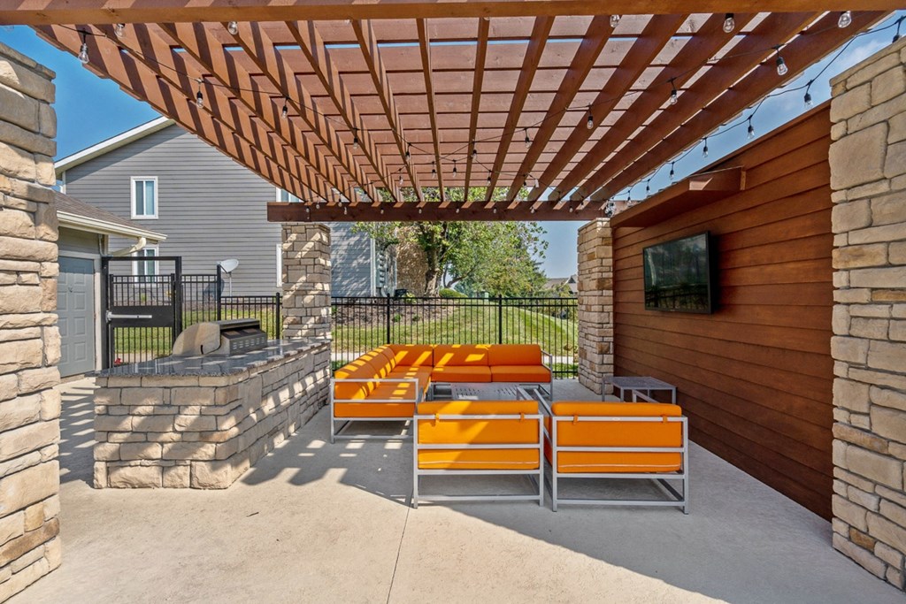 Patio with Pergola at The Reserve At Barry Apartments, Kansas City, Missouri