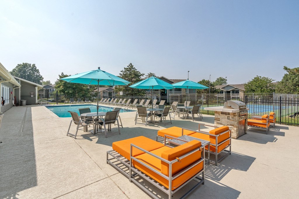 Swimming Pool Lounge at The Reserve At Barry Apartments, Kansas City, Missouri