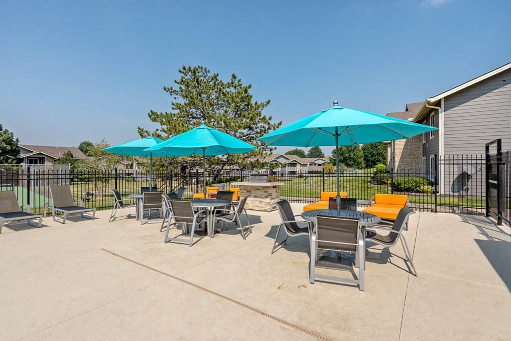 Patio Lounge with Umbrellas at The Reserve At Barry Apartments, Kansas City, Missouri