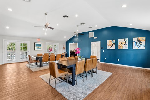 Resident Clubhouse Lounge at Hyde Park Apartment & Townhomes Chester, VA 23831