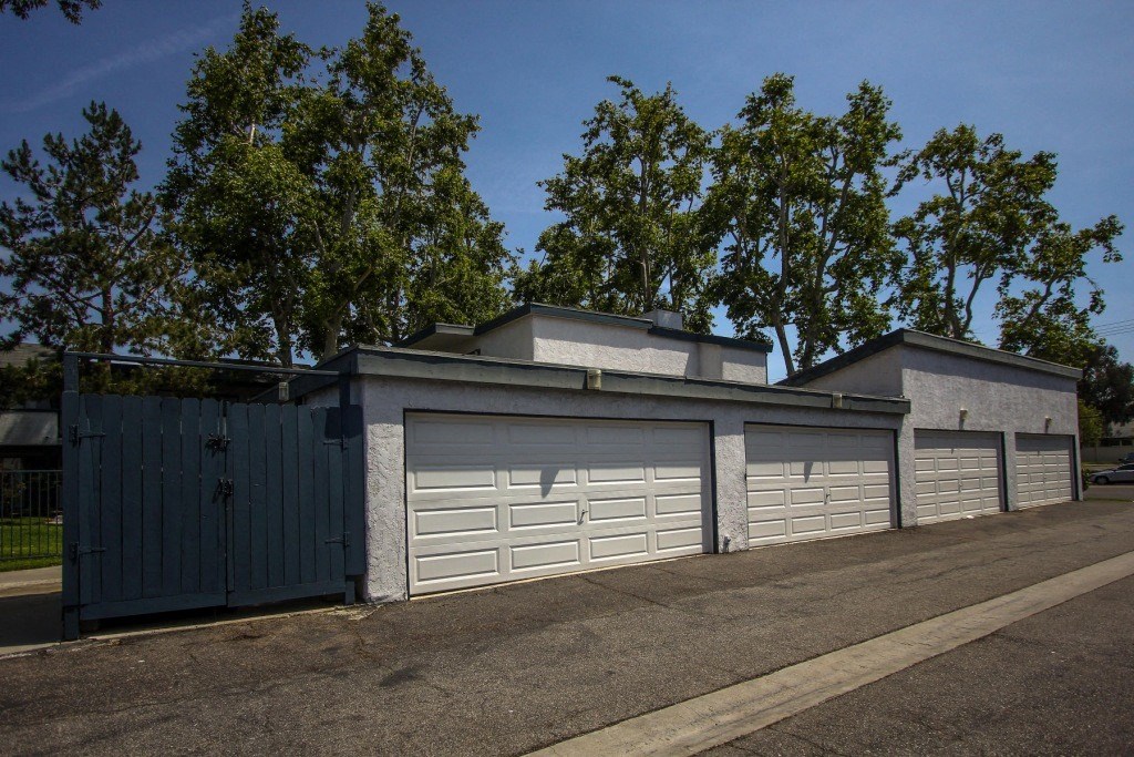 Detached Garages for Rent (if available)