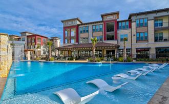 Luxurious Pool & Lounge Area