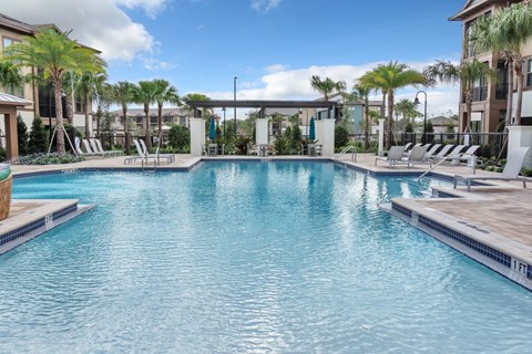 Large swimming pool at POINTE AT EAST SHORE APARTMENTS, Florida