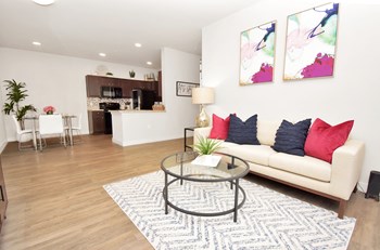 Living Room - Photo Gallery 5
