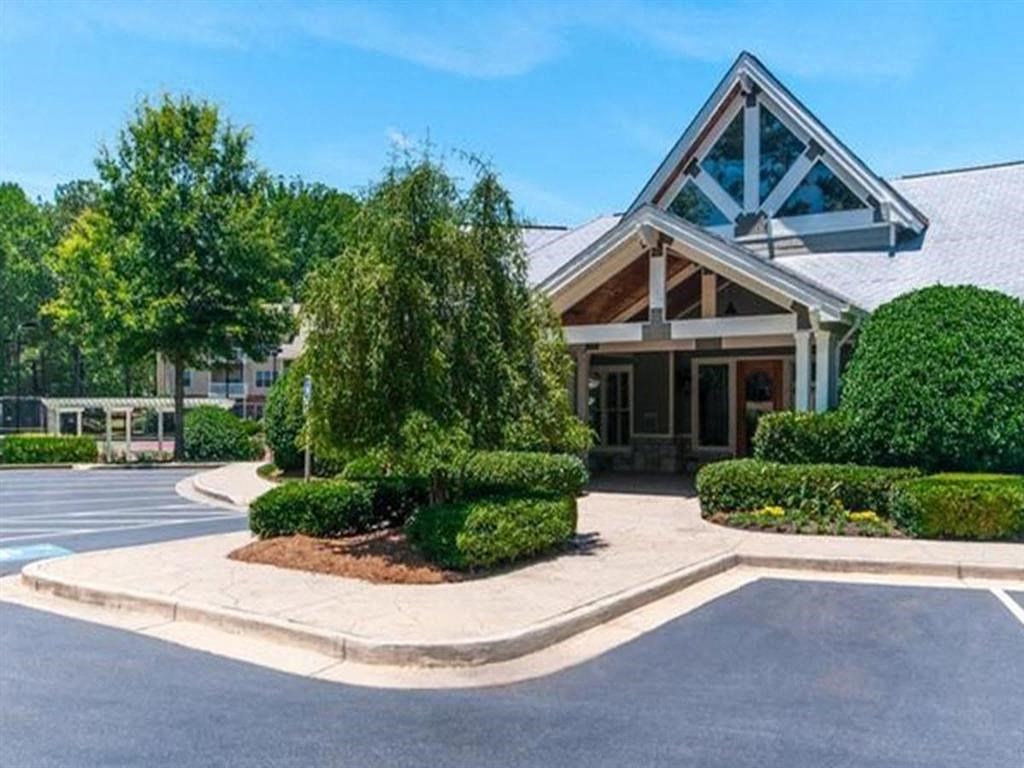 Elegant Exterior View Of Manchester Place in Lithia Springs Apartment Rentals