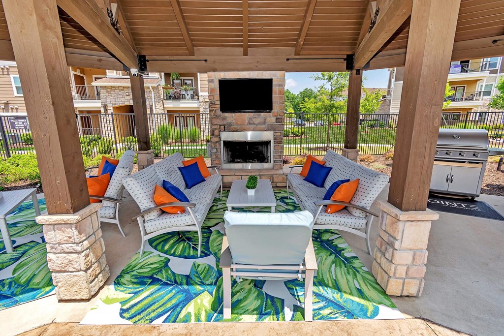 the clubhouse at the great escape lakeside apartments in grapevine, tx