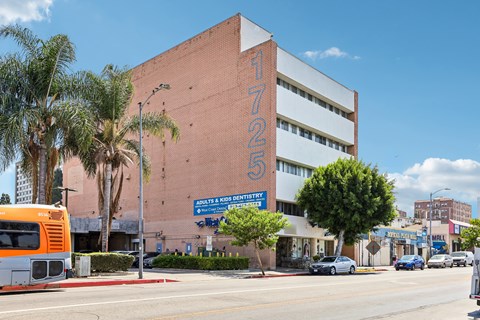 A building with the number 11725 on it.