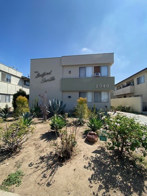 A building with the number 2040 on it is surrounded by plants.