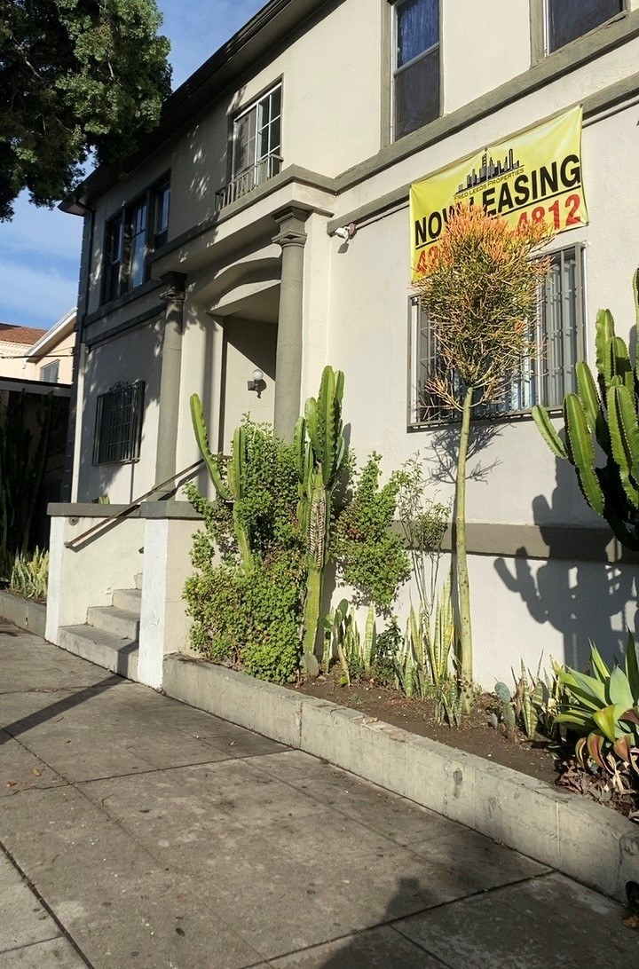 A house with a sign that says "No Leasing".