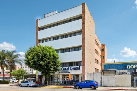 1725 W. 6Th St Studio Apartment for Rent