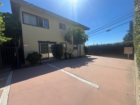 5562 Edgewood Pl. 1-2 Beds Apartment for Rent