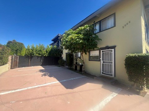 5562 Edgewood Pl. 1-2 Beds Apartment for Rent