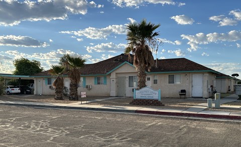 A building with a sign that says "Crestview Apartments".