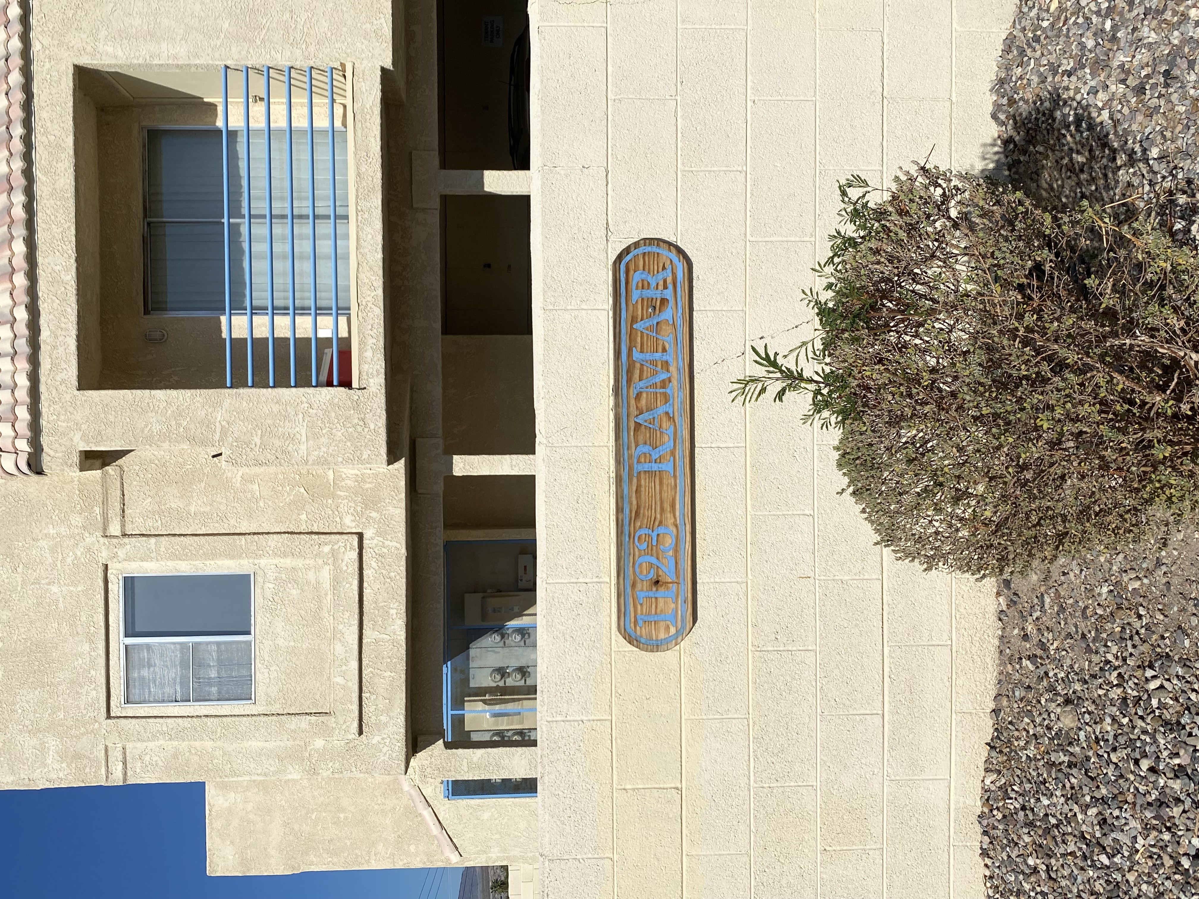 A building with a sign that says