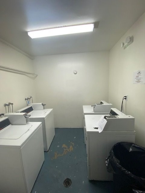 A bathroom with two sinks and a toilet.