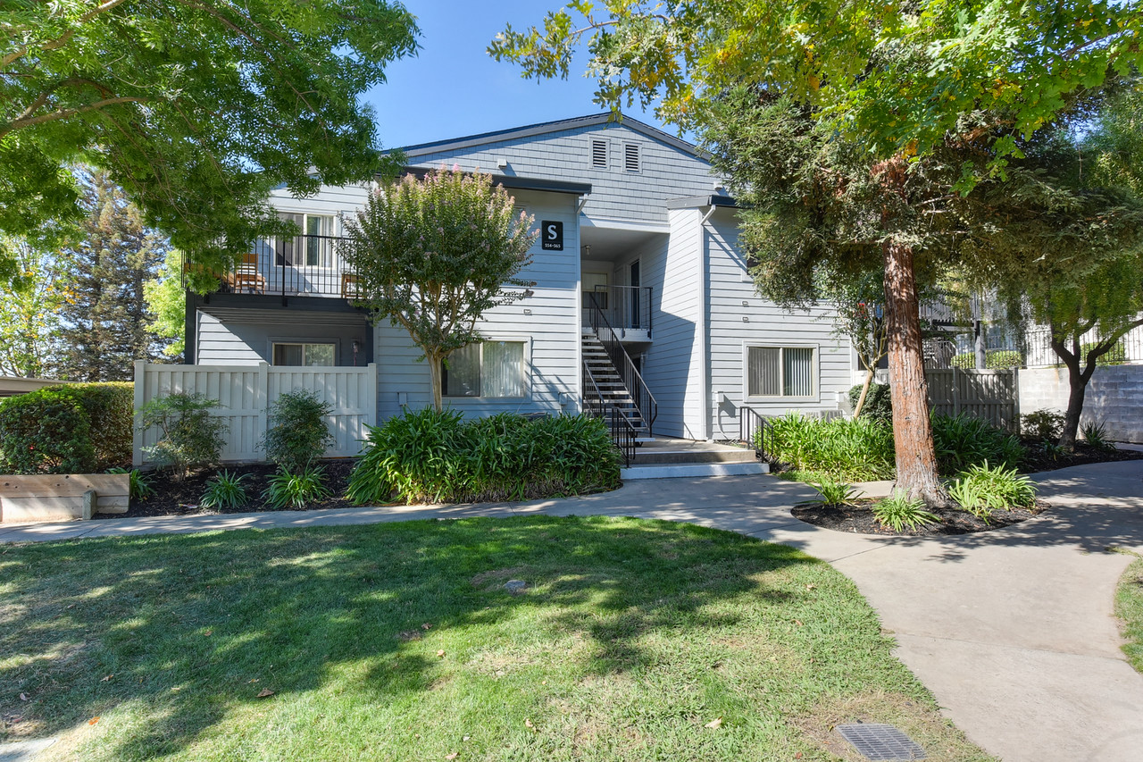 Apartment Green Outdoor Community Space