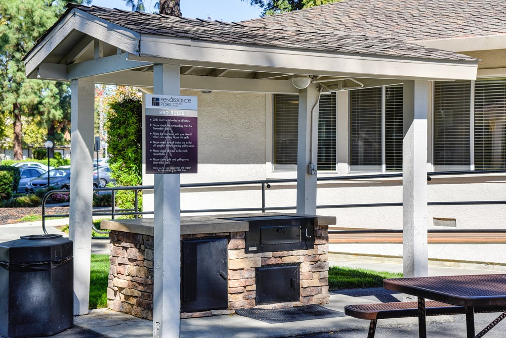 Community picnicking area at Renaissance Park Apartments, Davis, CA, 95618