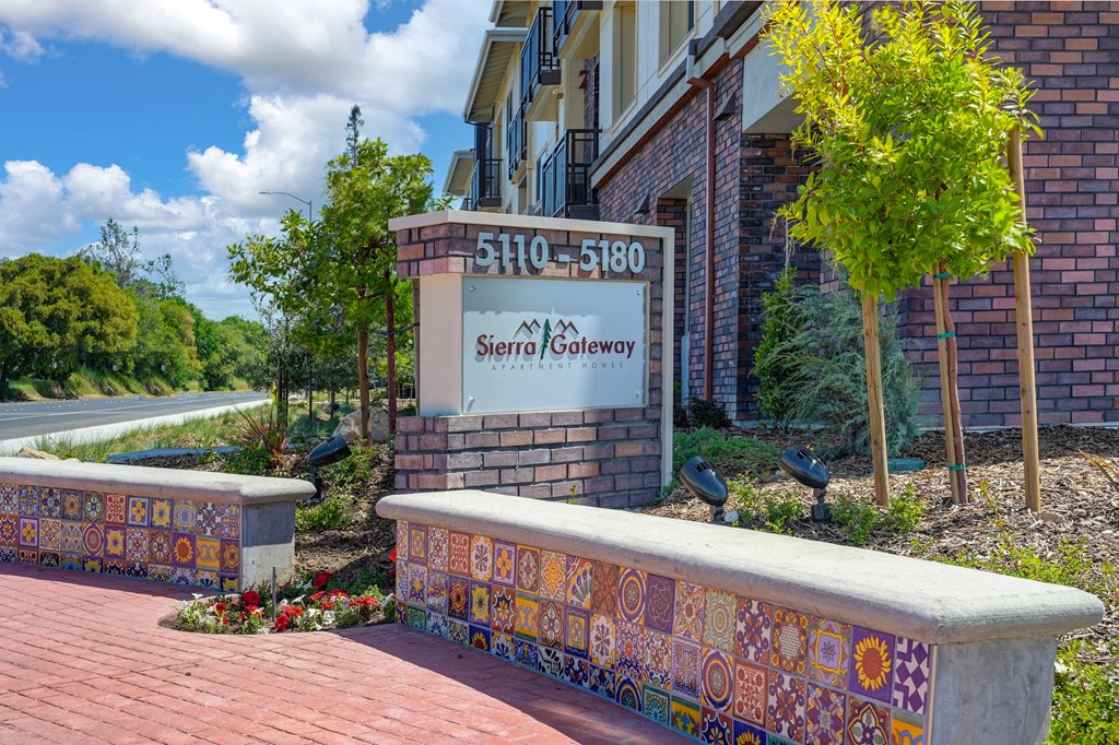 Monument sign at Sierra Gateway Apartments, Rocklin, CA 