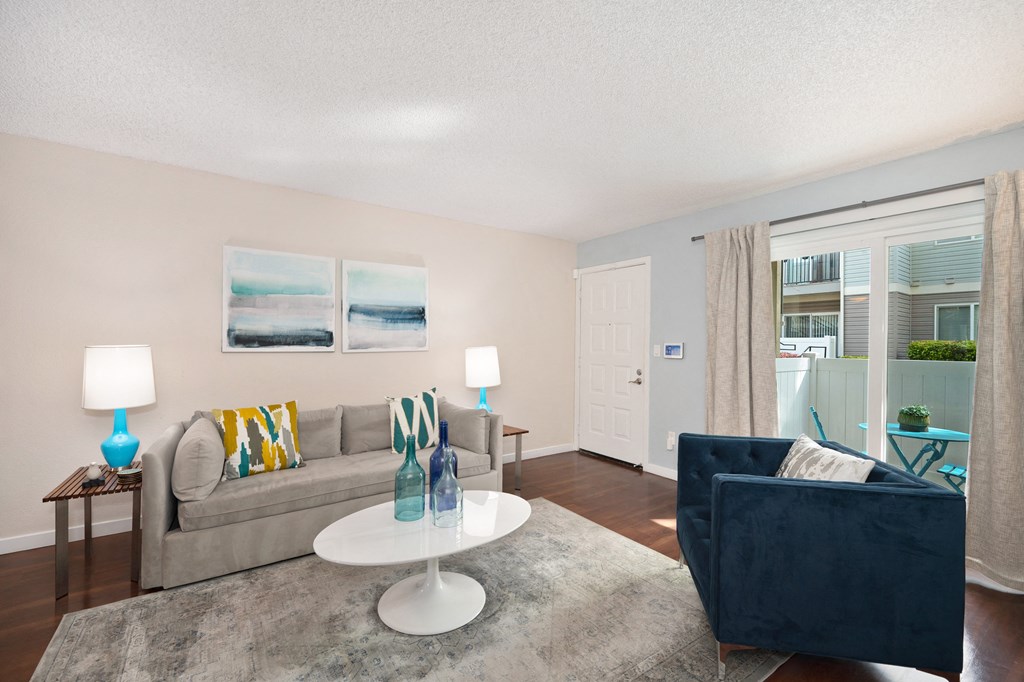 Living Room With Plenty Of Natural Lights at Hidden Oaks Apartments, Citrus Heights, California