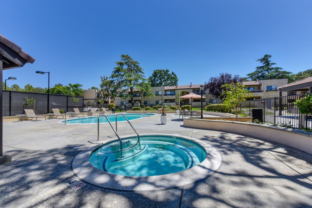 Community Spa & Swimming Pool