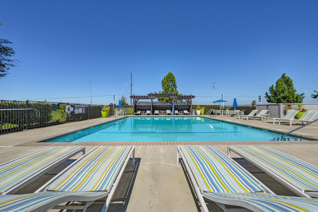 Swimming Pool Lounge Area at Silverstone Apartments, Davis