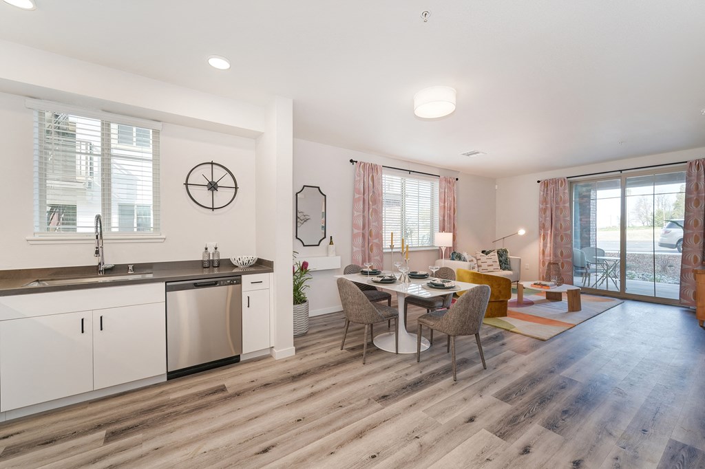 Model Kitchen dining at Sierra Gateway Apartments, Rocklin, CA, 95677