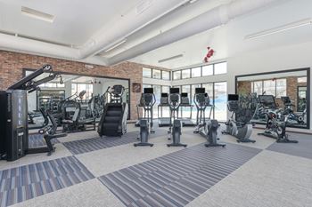 24 Hr. Fitness Studio With Free Weights
