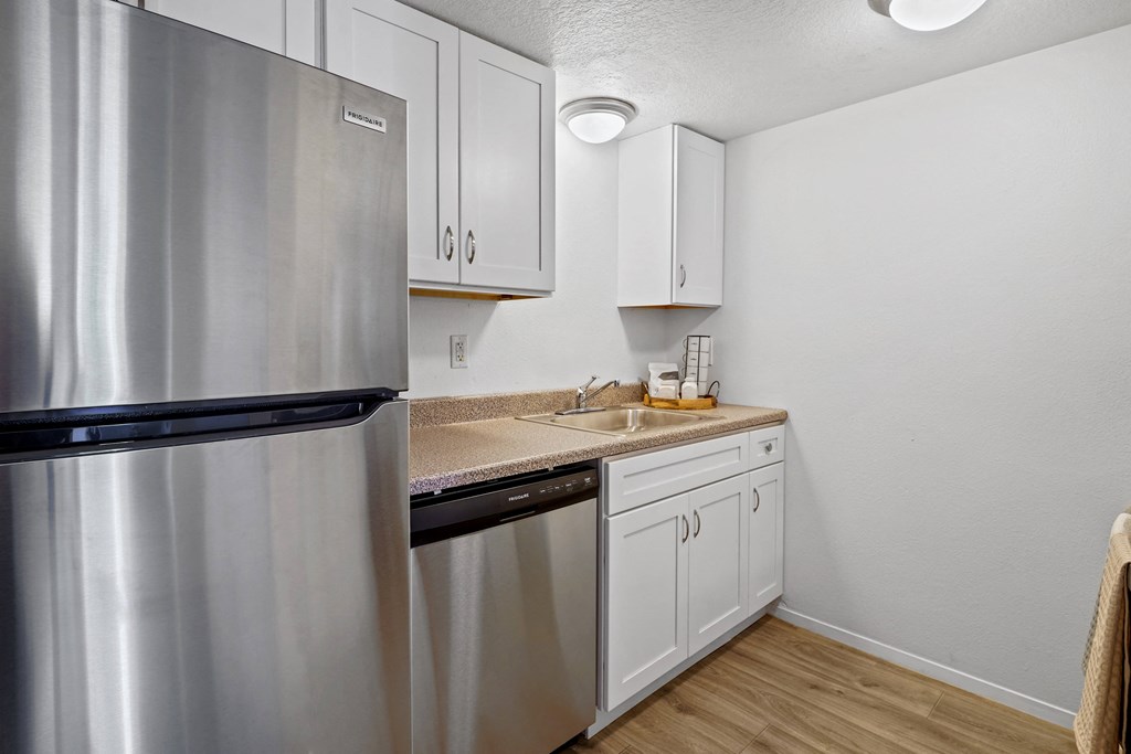 the preserve at ballantyne commons apartment kitchen with stainless steel appliances