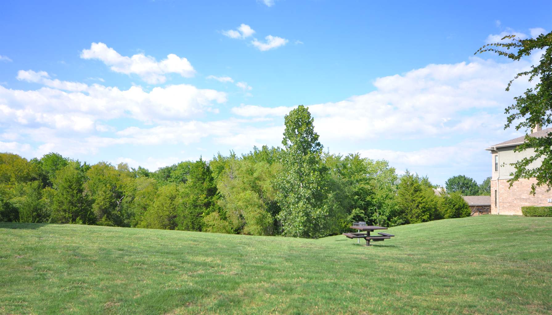 Stoneleigh On Cartwright Apartments, 500 W Cartwright Rd, Balch Springs