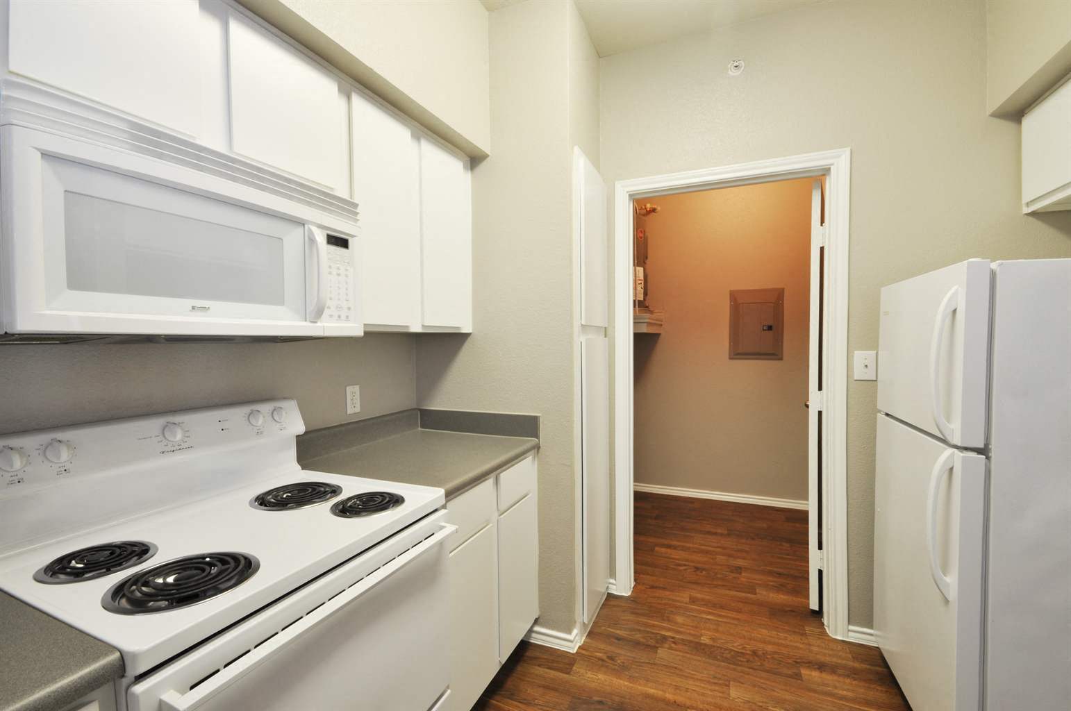 All Electric Kitchen at Stoneleigh on Cartwright Apartments, J Street Property Services, Mesquite