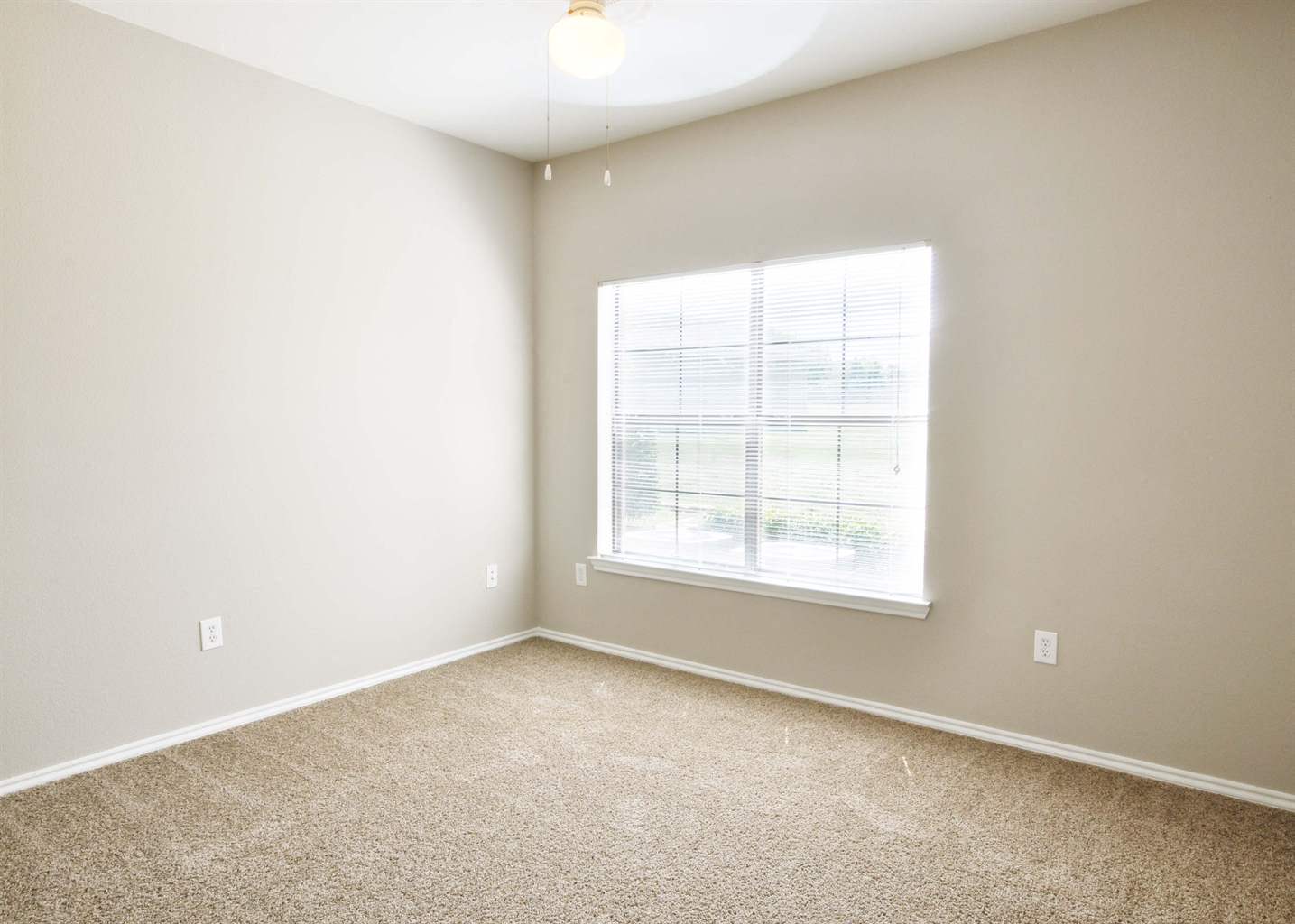 Vertical Blinds on All Windows at Stoneleigh on Cartwright Apartments, J Street Property Services, Mesquite, TX