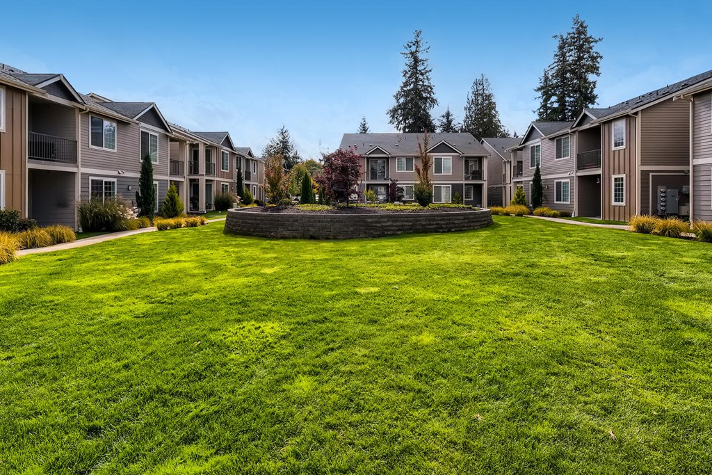 The Courtyard at 5100 Summit Apartments