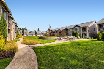 The Community Patio at 5100 Summit Apartments - Photo Gallery 20