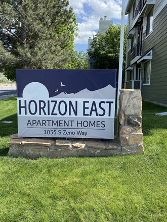 Monument sign for  Horizon East Apartments in Aurora, Colorado