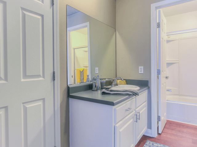 Spacious Bathrooms With Garden Tubs at Twenty 2 Eleven Apartment Homes, 20211 Sherman Way, CA 681378