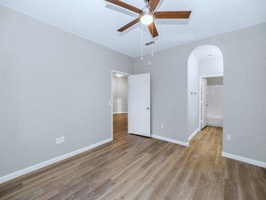 110 East Greenway Parkway 1-3 Beds Apartment for Rent - Photo Gallery 23