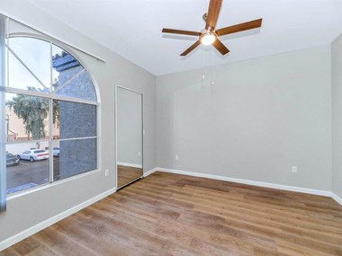 110 East Greenway Parkway 1-3 Beds Apartment for Rent - Photo Gallery 22