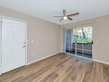 110 East Greenway Parkway 1-3 Beds Apartment for Rent - Photo Gallery 25