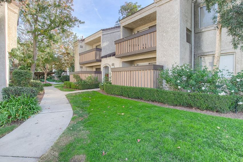 Walking Paths, at 1750 on First Apartments, CA, 93065 - Photo Gallery 1