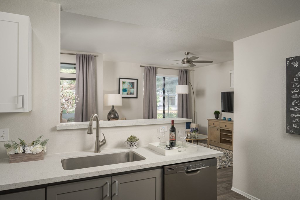Modern kitchen Modern kitchen at Trevi Apartment Homes, Chandler, 85224
