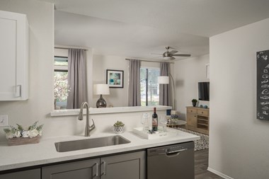 635 S Ellis Street 1-3 Beds Apartment for Rent - Photo Gallery 2