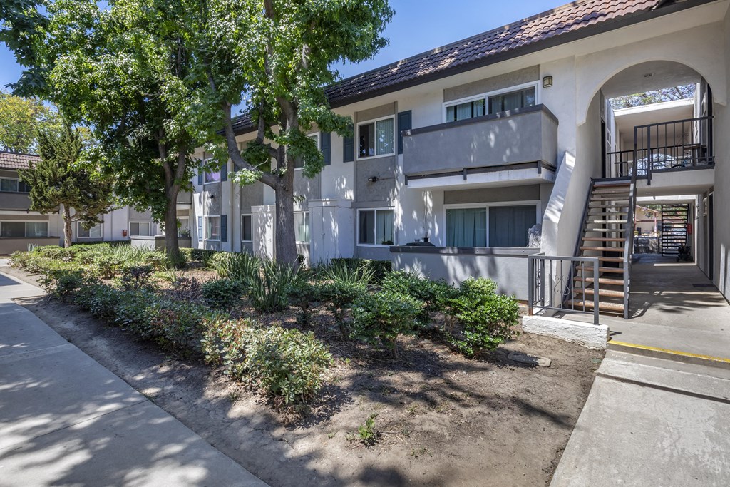 Courtyard at Sage Creek Apartment Homes, Simi Valley