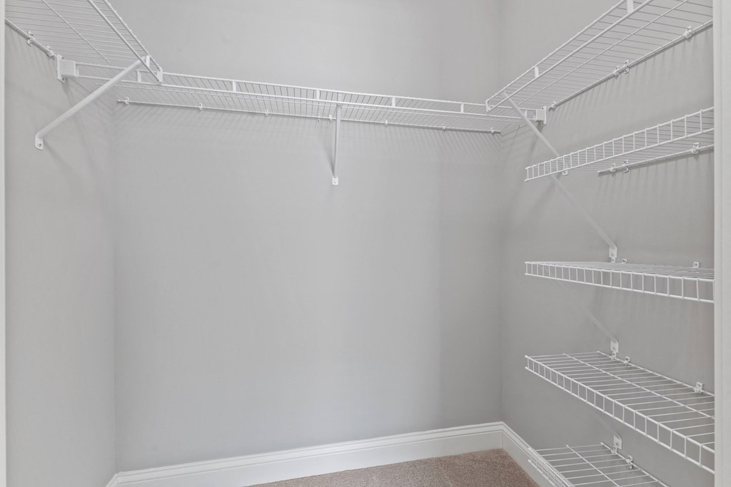 1BD Walk-in Closet