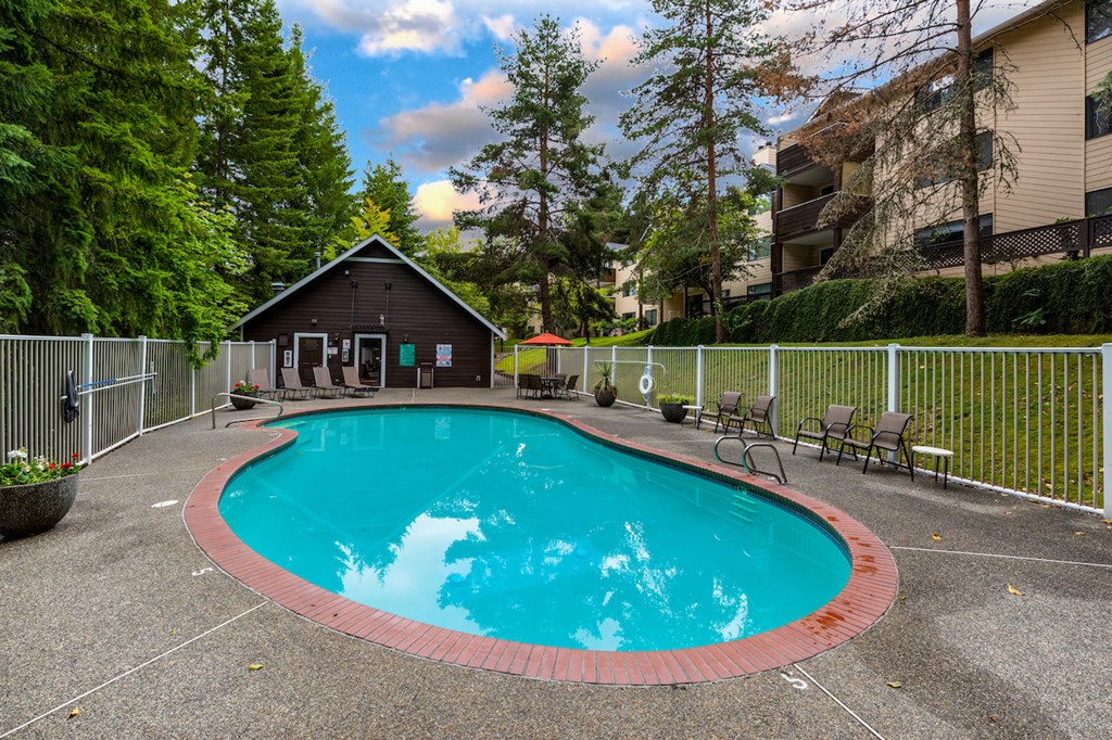 Sparkling Pool at Cedar Heights, Kirkland, WA 98034