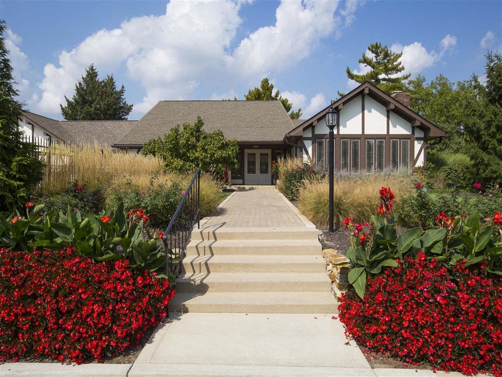 Woodland Springs Apartment Homes | Apartments in Carmel, IN