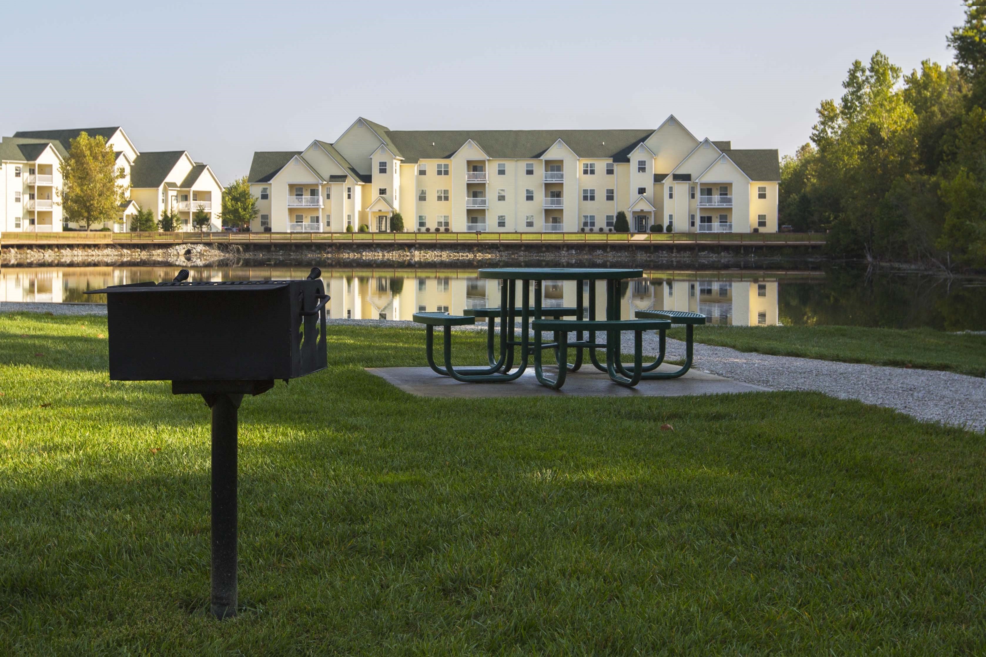 Unique Aspen Lakes Apartments Indiana with Modern Garage