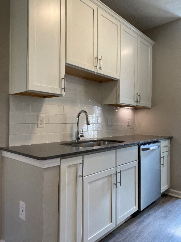 Sycamore Kitchen, Soft Closed Cabinets