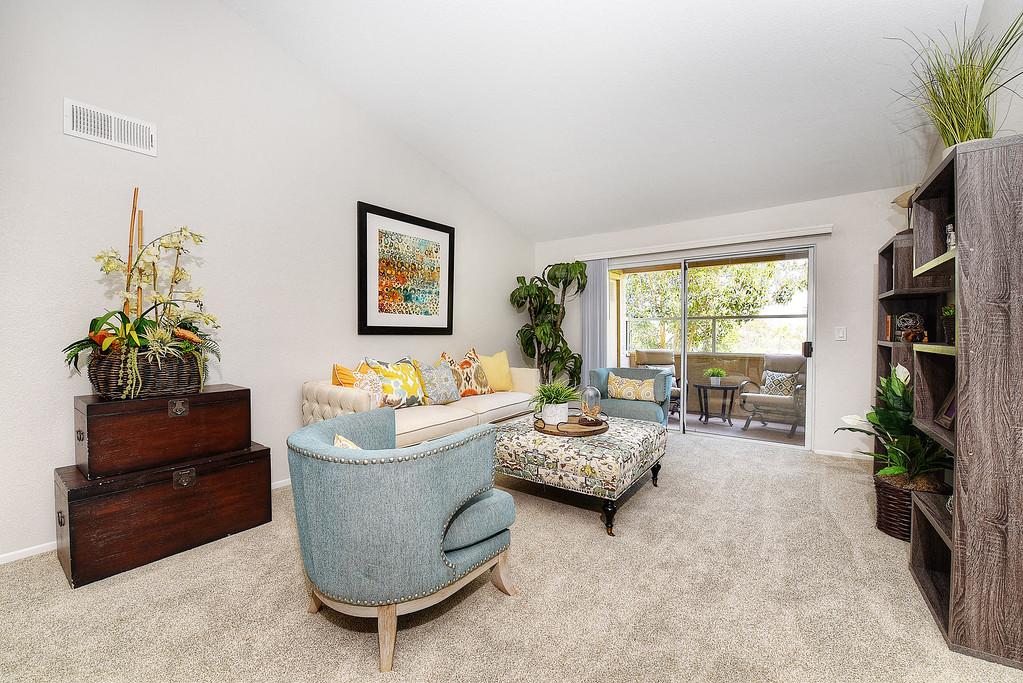 vaulted ceilings, high ceilings, open floor plan at Bella Vista, Mission Viejo, CA