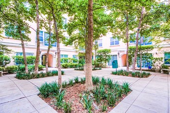 Dog friendly The Villas at Katy Trail in Uptown Dallas, TX, For Rent. Now leasing Studio, 1, 2 and 3 bedroom apartments. - Photo Gallery 2