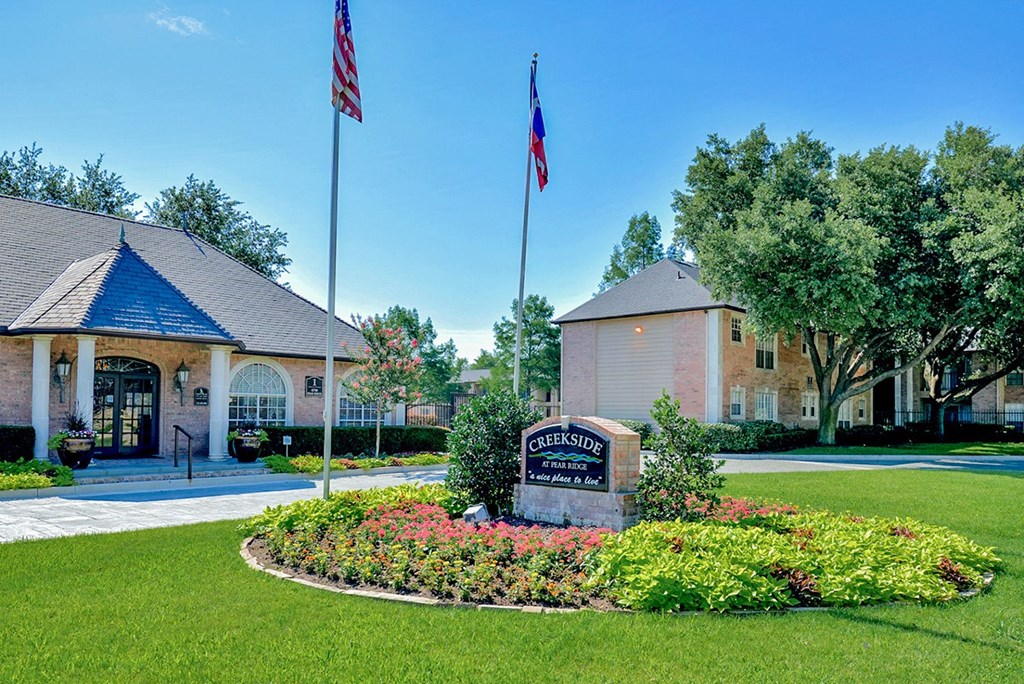 Leasing office drive up